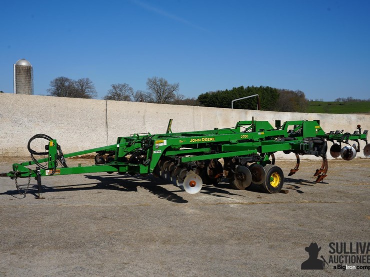 2011-john-deere-2700-image-1