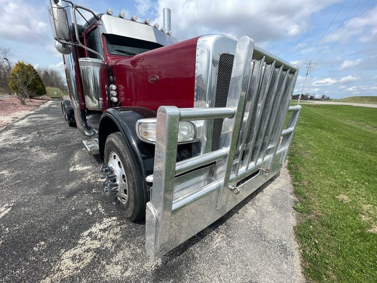 #200-•-2020-peterbilt-semi-tractor-(has-wi-title)-(denmark,-wi)-image-10