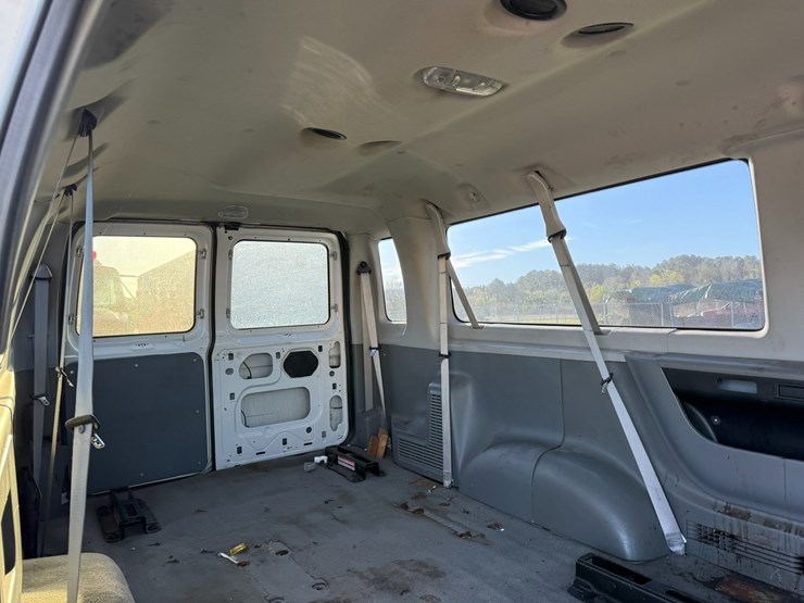 2014-ford-e350-image-29