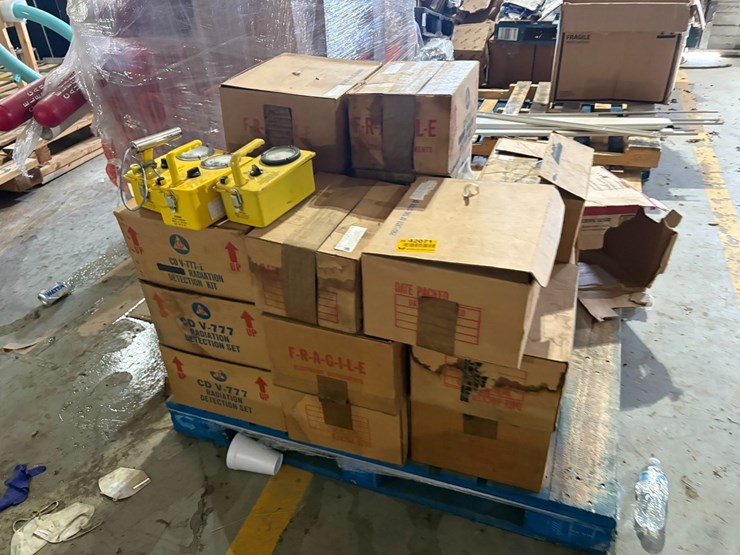 #42071-•-lot-of-(~30)-boxes-of-radiation-detection-sets-image-1