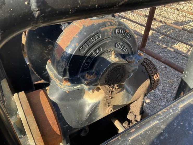 frame-mount-hydraulic-winch-&-headache-rack-image-7