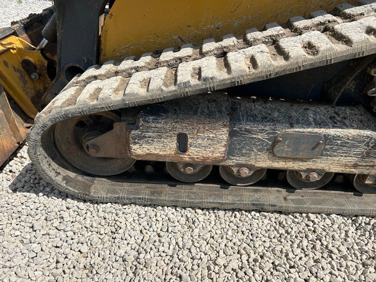 2019-deere-325g-image-17