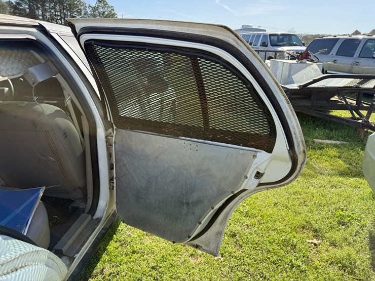 #42084-•-2011-ford-crown-victoria-sedan-vin:-2fabp7bv6bx160559-image-23
