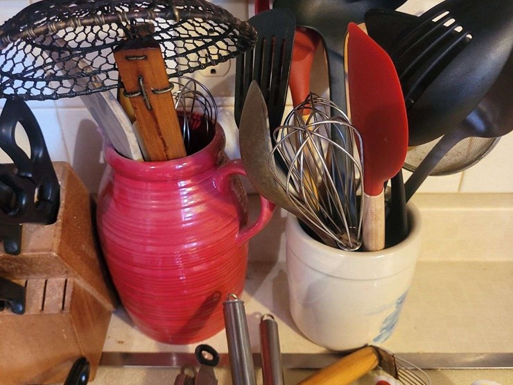 assorted-kitchen-utensils-and-cutlery-collection-with-carvel-hall-knife-block-image-5