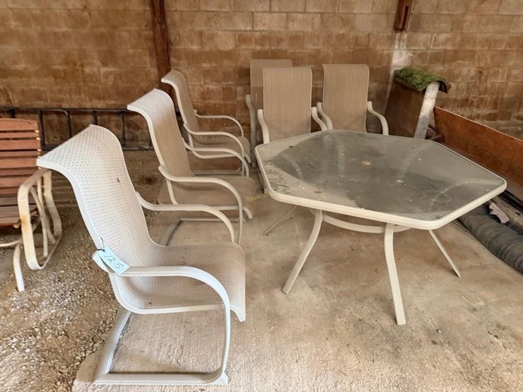 patio-table-&-chairs-image-1