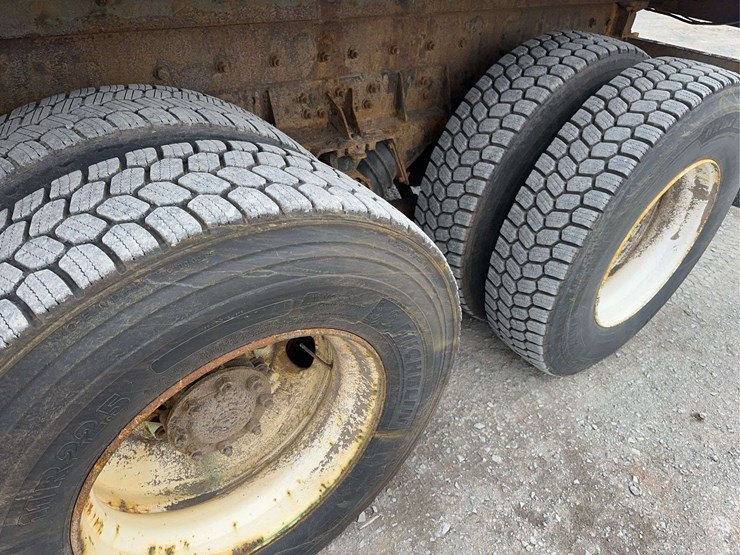 2015-freightliner-114sd-image-10