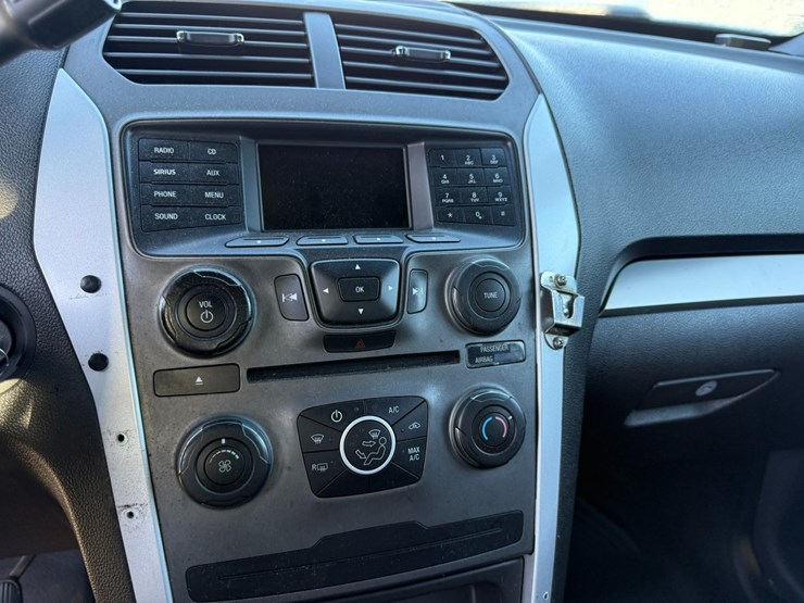 2014-ford-explorer-image-33