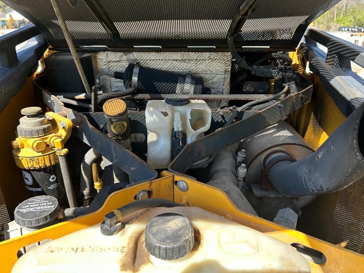 deere-323d-image-15