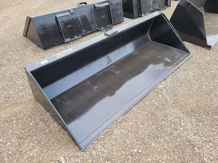 90in-qt-bucket-with-blade-image-3