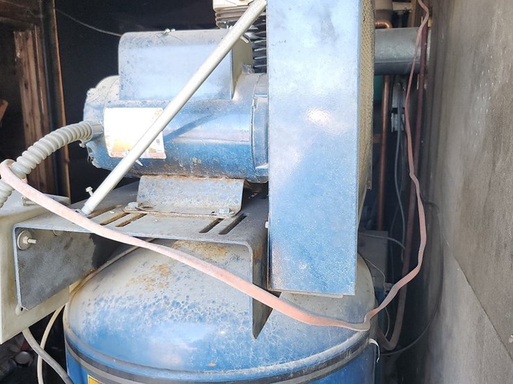 #4002-•-upright-air-compressor-(mauston,-wi)-image-6