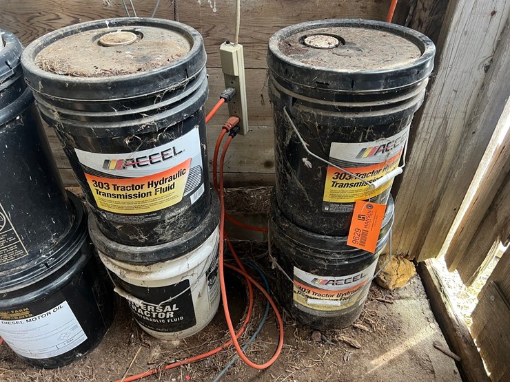 #9629-•-(4)-5-gallon-pails-hydraulic-transmission-fluid-image-1