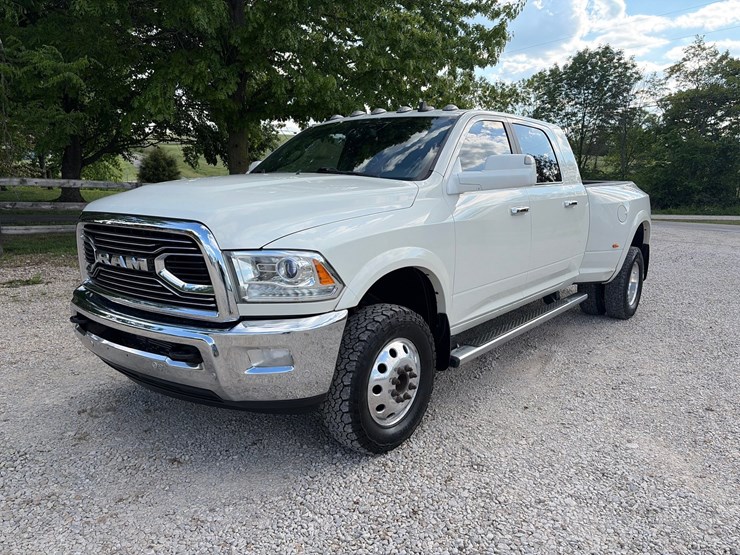 2017-dodge-3500-image-1