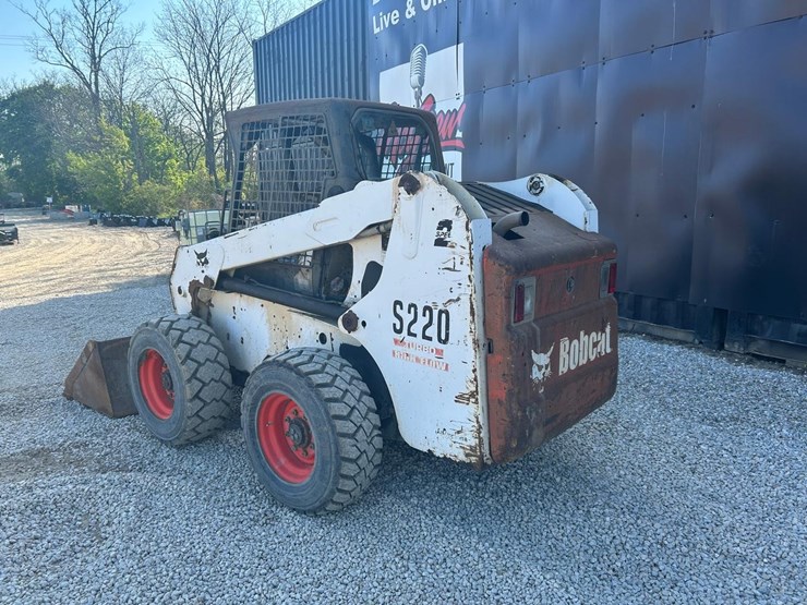 bobcat-s220-image-2
