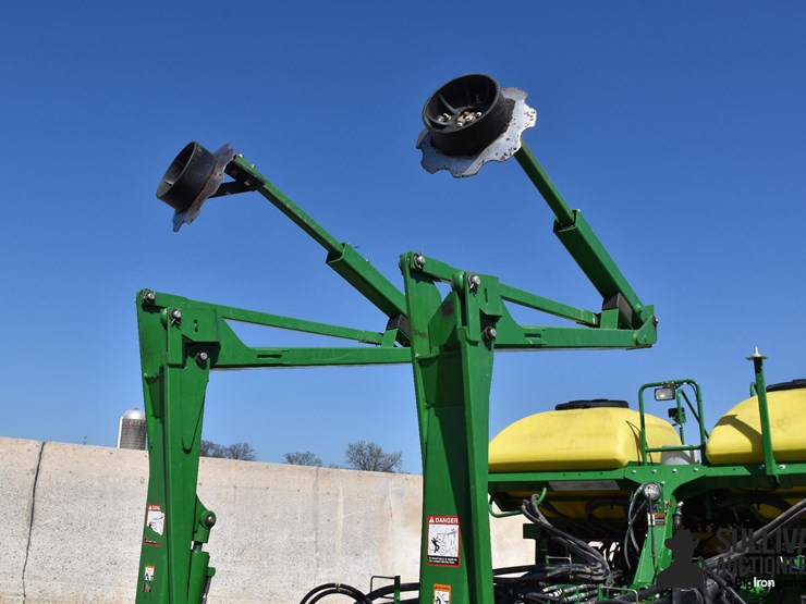 2016-john-deere-1775nt-image-13