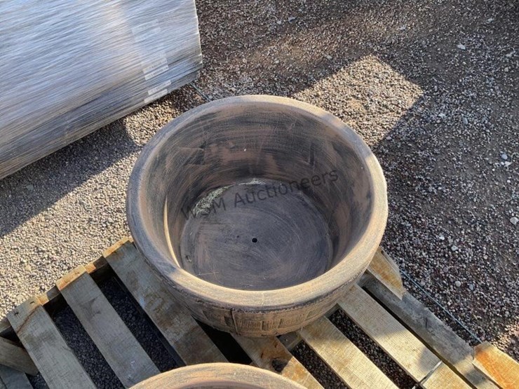 (2)-concrete-planters-image-5