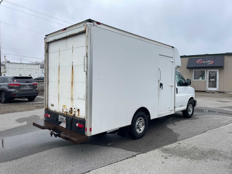 2016-chevrolet-3500-image-5