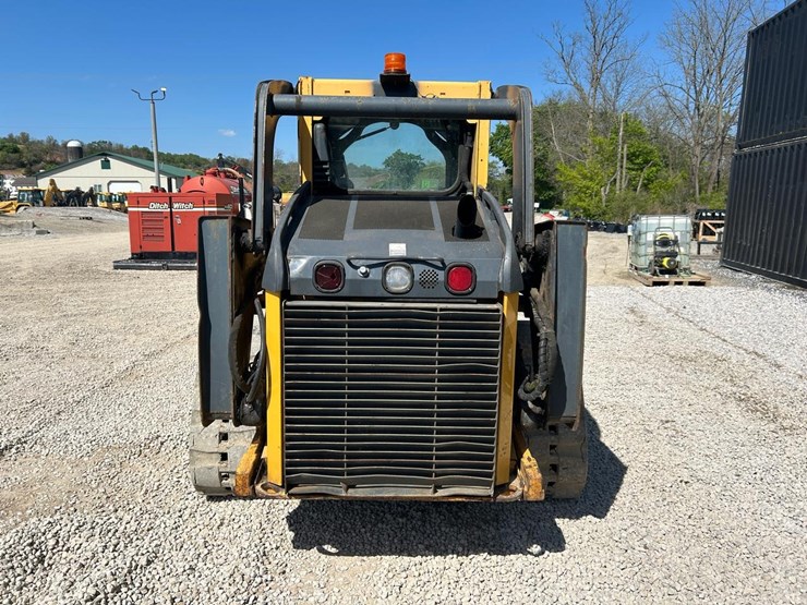 deere-323d-image-3
