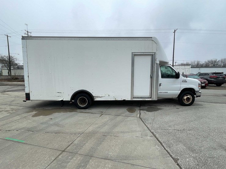 2017-ford-e450-image-4
