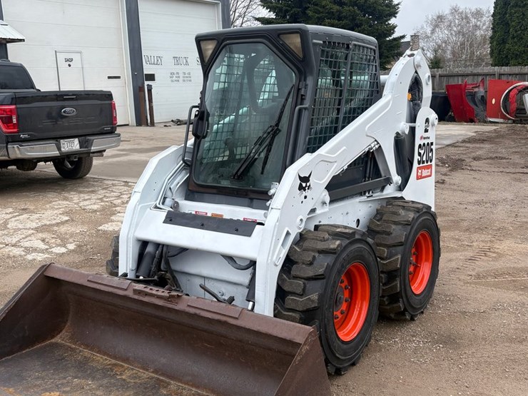 2009-bobcat-s205-image-1