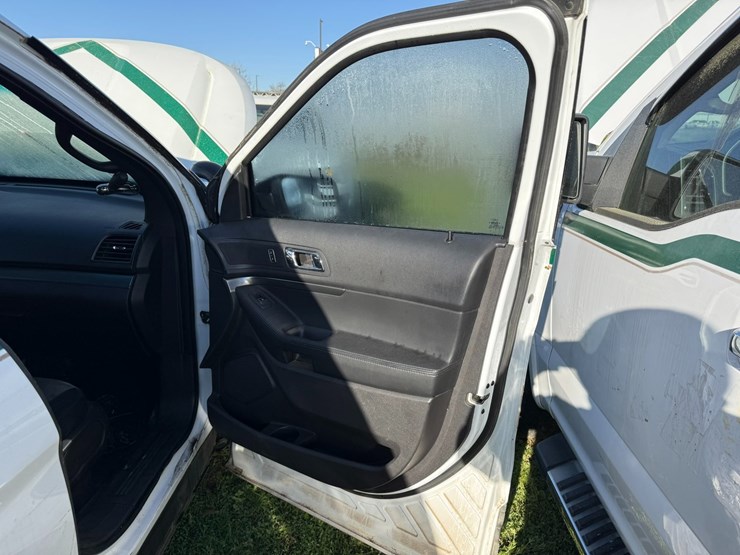 2014-ford-explorer-image-23
