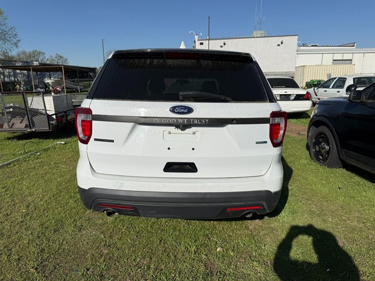 2016-ford-explorer-image-6