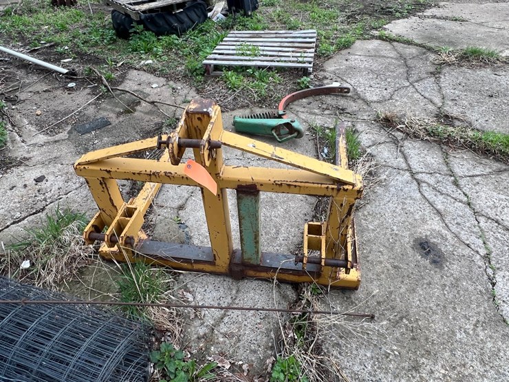 #9582-•-3-point-bale-mover-image-2
