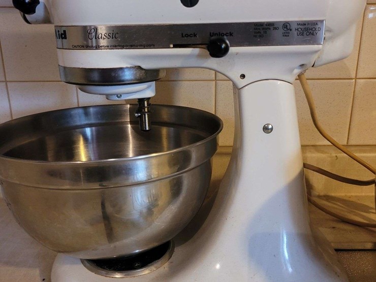 kitchenaid-classic-stand-mixer-model-k45ss-with-accessories-image-2