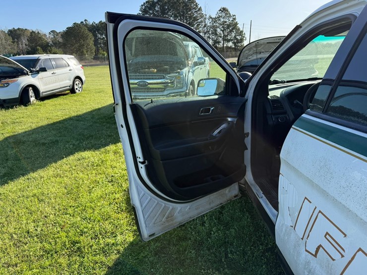 2016-ford-explorer-image-30