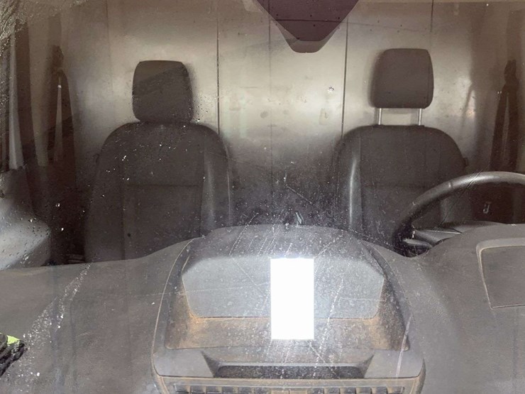 2019-ford-transit-image-30