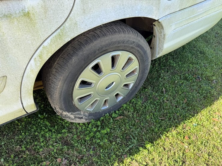 #42084-•-2011-ford-crown-victoria-sedan-vin:-2fabp7bv6bx160559-image-14
