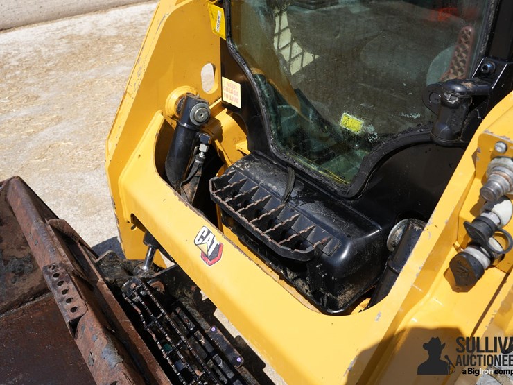 2023-caterpillar-226d3-image-11