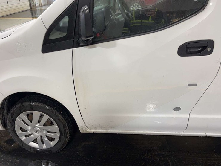 2020-nissan-nv200-image-23