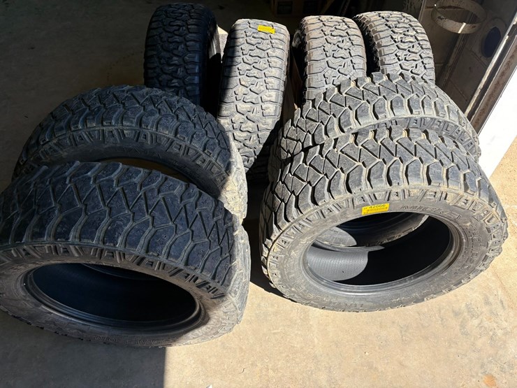 #42066-•-lot-of-(4)-lt275/65r20-tires-image-1