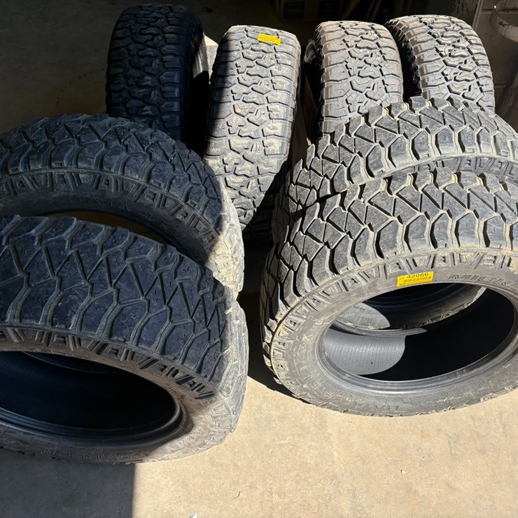#42066 • Lot of (4) LT275/65R20 Tires