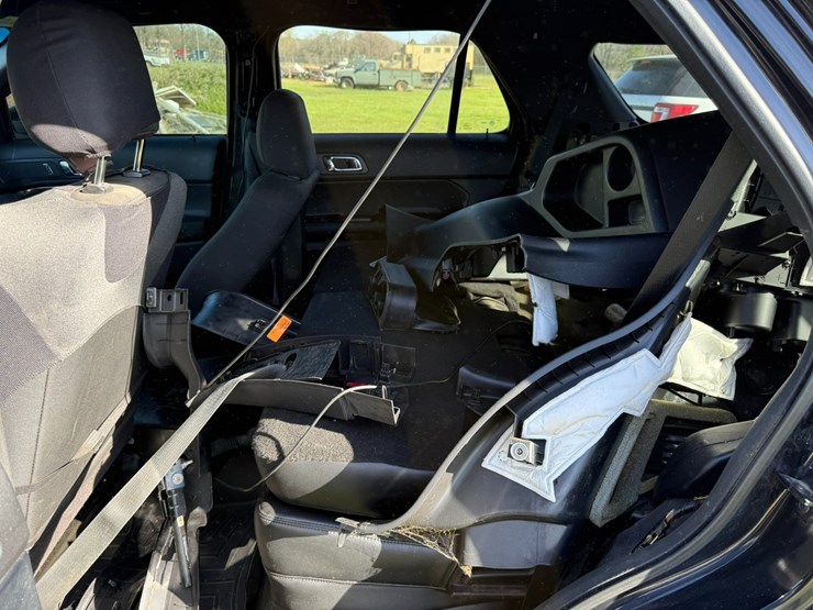 2016-ford-explorer-image-27