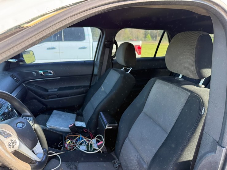2013-ford-explorer-image-23
