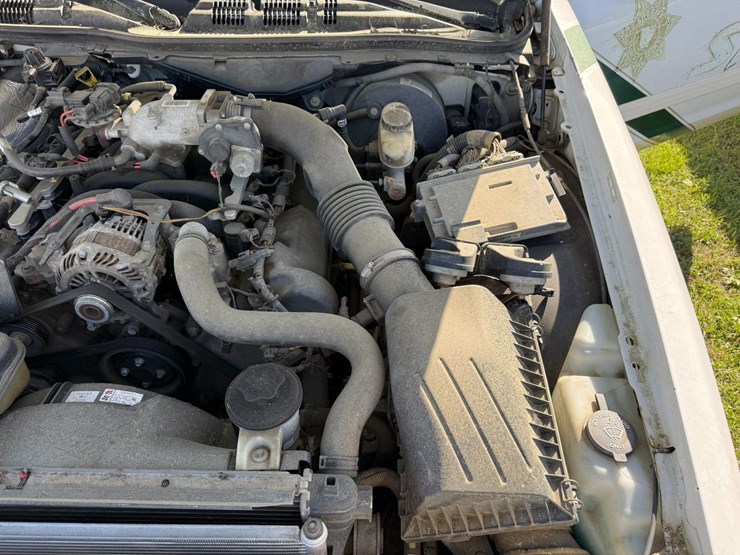 #42083-•-2010-ford-crown-victoria-sedan-vin:-2fabp7bv6ax133733-image-23