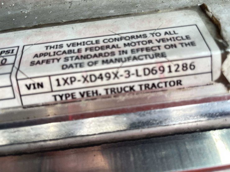 #200-•-2020-peterbilt-semi-tractor-(has-wi-title)-(denmark,-wi)-image-60