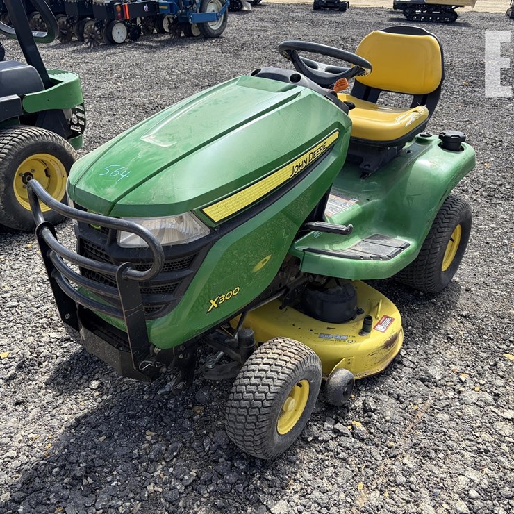 JOHN DEERE X300