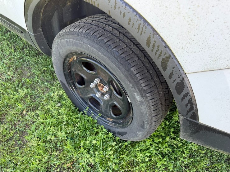 2016-ford-explorer-image-15