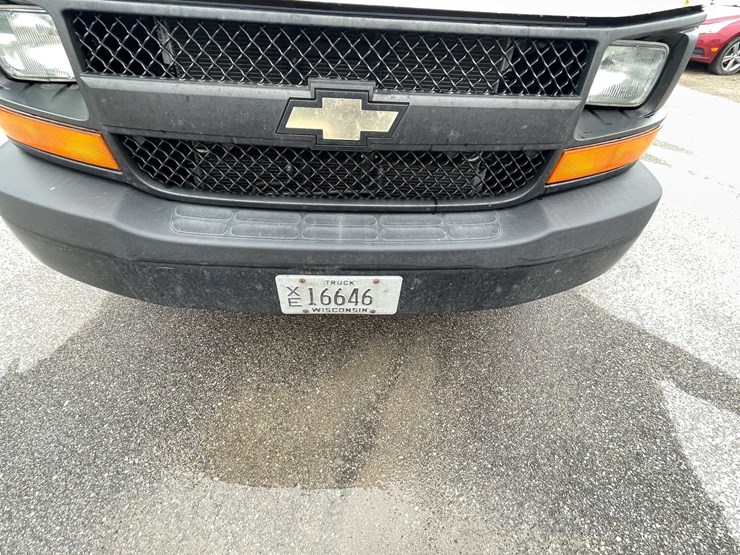2016-chevrolet-3500-image-12