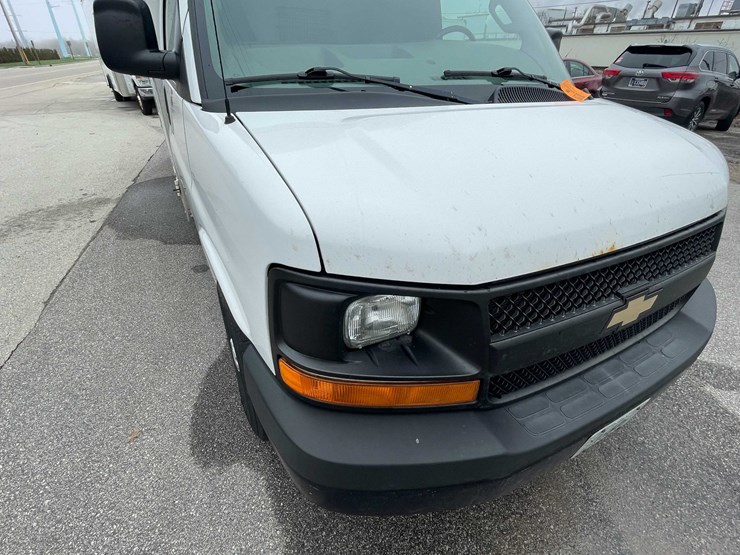 2016-chevrolet-3500-image-9
