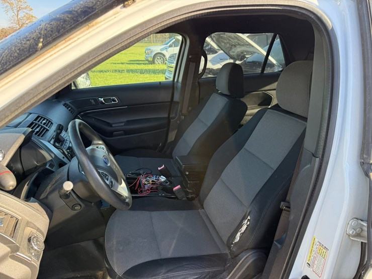 2014-ford-explorer-image-31