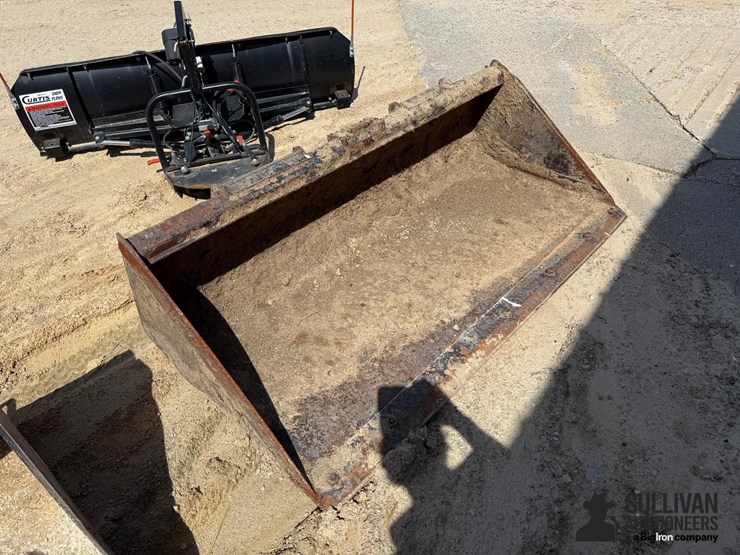 john-deere-material-bucket-image-3