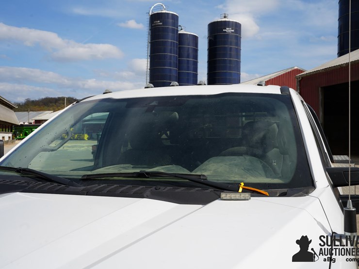 2021-ford-f350-xlt-image-12