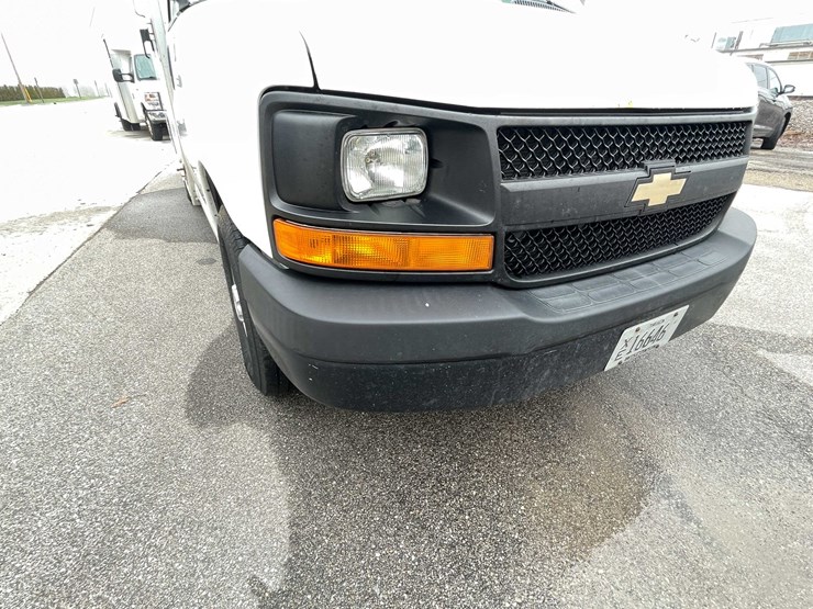 2016-chevrolet-3500-image-10