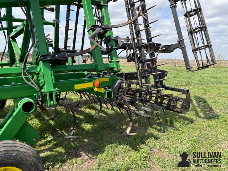 2014-john-deere-2310-image-16