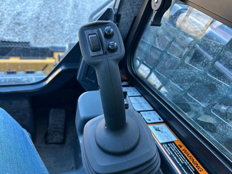 2025-deere-325g-image-21