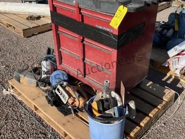 pallet-of-asst-tools-&-toolbox-image-1