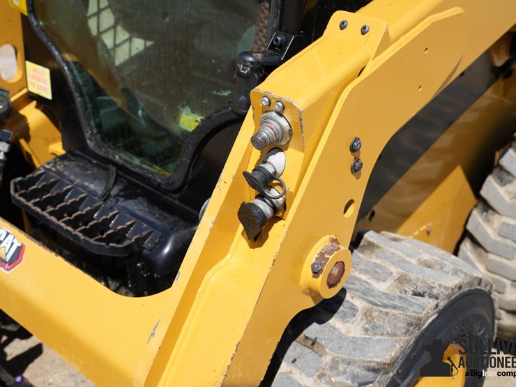 2023-caterpillar-226d3-image-12